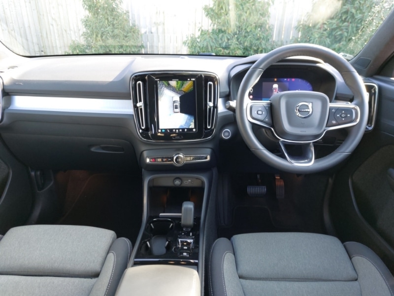 Used Volvo XC40 2023 for sale - 77772005: Photo 2