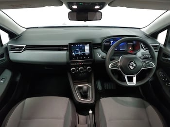 Used Renault Clio 2024 for sale - 76120677: Photo