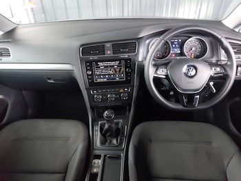 Used Volkswagen Golf 2019 for sale - 76471991: Photo