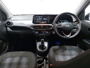 Used Hyundai i10 2024 for sale - 77677680: Photo