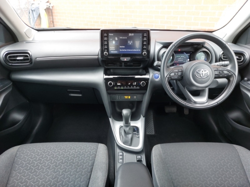 Used Toyota Yaris Cross 2023 for sale - 76700237: Photo 2