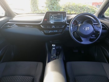 Used Toyota C-HR 2022 for sale - 76567450: Photo