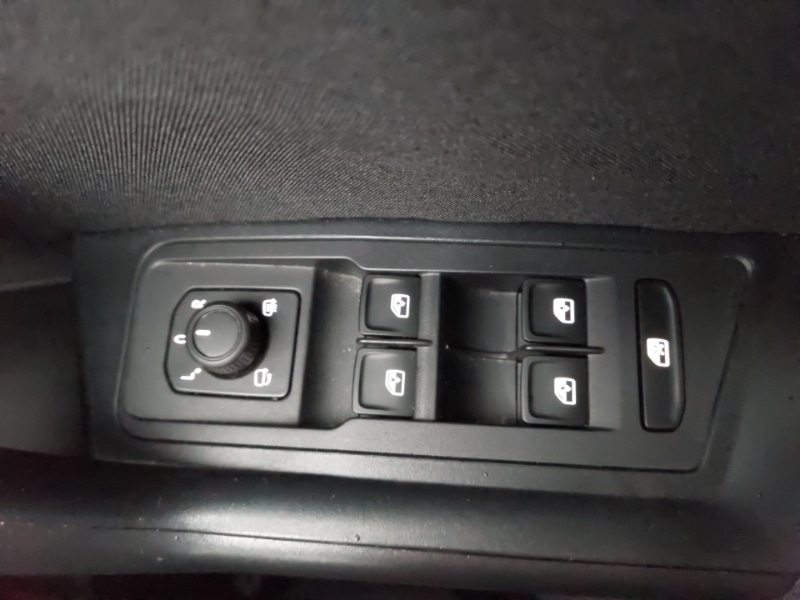 Used Volkswagen T-Roc 2023 for sale - 77035255: Photo 12