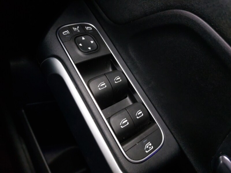 Used Mercedes-Benz EQB 2023 for sale - 77950105: Photo 12