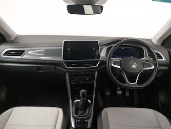 Used Volkswagen T-Roc 2023 for sale - 78474190: Photo