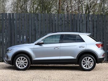 Used Volkswagen T-Roc 2025 for sale - 77160520: Photo