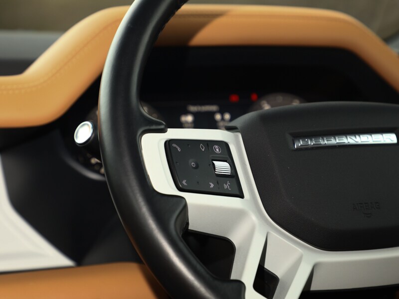 Used Land Rover Defender 2023 for sale - 77690428: Photo 11