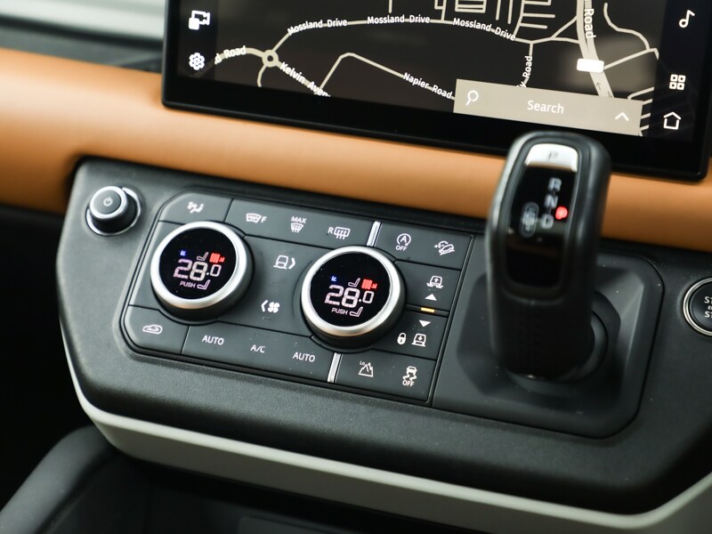 Used Land Rover Defender 2023 for sale - 77690428: Photo 12