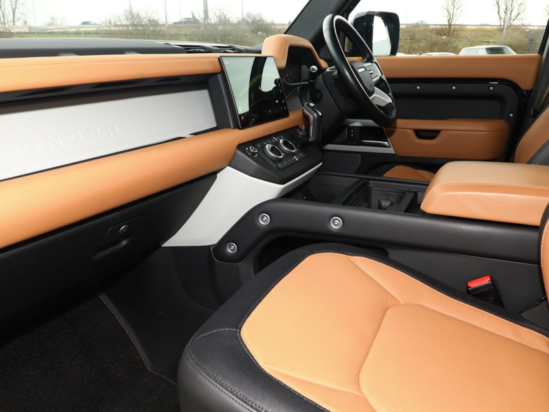 Used Land Rover Defender 2023 for sale - 77690428: Photo 2