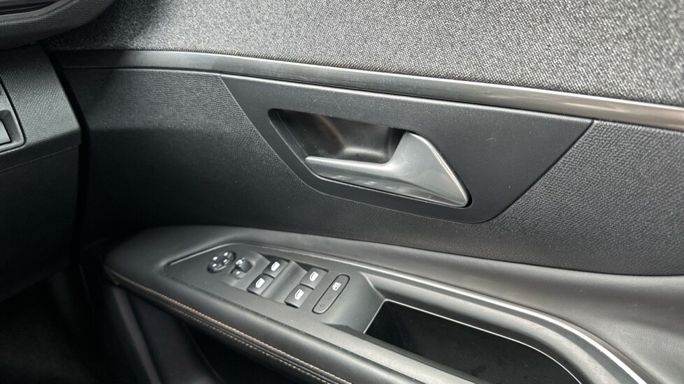 Used Peugeot 3008 2017 for sale - 75921920: Photo 28