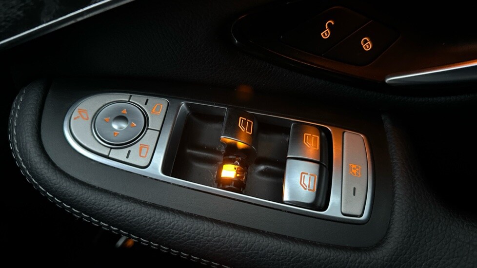 Used Mercedes-Benz GLC 2018 for sale - 76552529: Photo 30