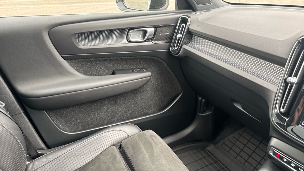 Used Volvo XC40 2018 for sale - 76841996: Photo 35