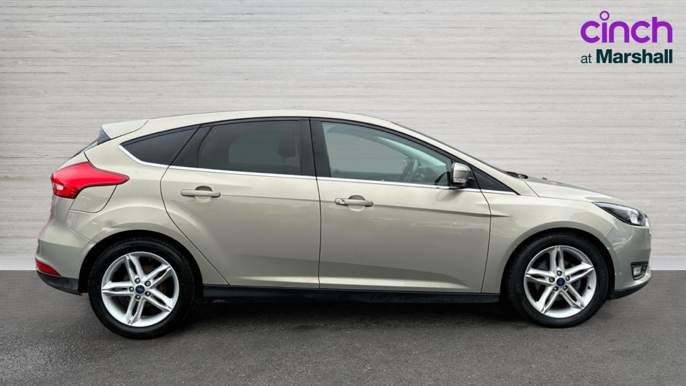 Used Ford Focus 2016 for sale - 77067841: Photo 2