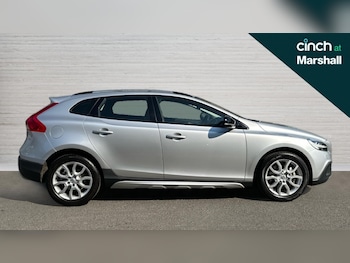 Used Volvo V40 2017 for sale - 75569621: Photo