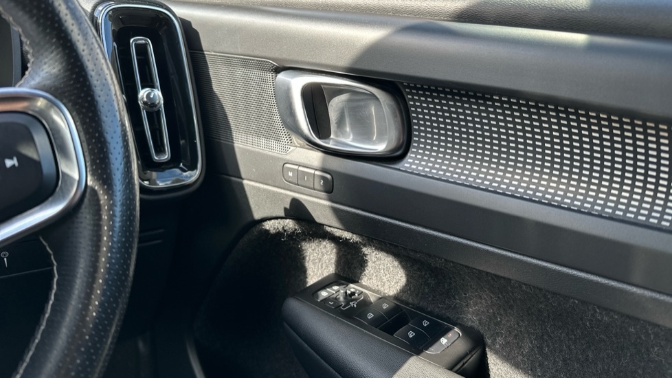 Used Volvo XC40 2020 for sale - 76773199: Photo 28