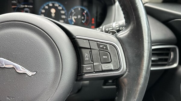 Used Jaguar F-Pace 2016 for sale - 76234062: Photo 21