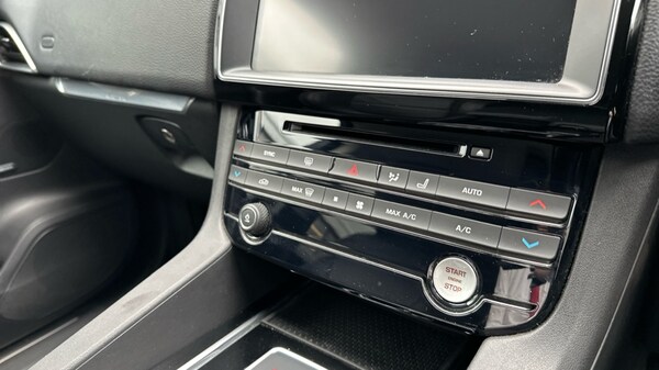 Used Jaguar F-Pace 2016 for sale - 76234062: Photo 29