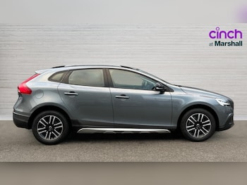 Used Volvo V40 2017 for sale - 76966579: Photo