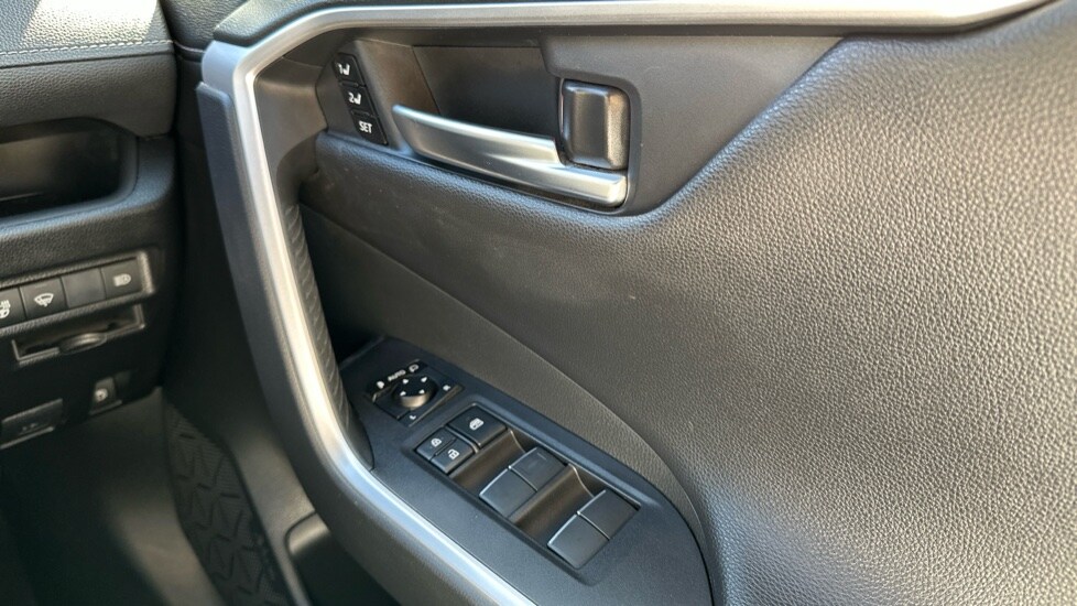Used Toyota RAV4 2020 for sale - 76241509: Photo 29