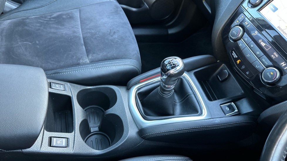 Used Nissan Qashqai 2017 for sale - 76966629: Photo 29