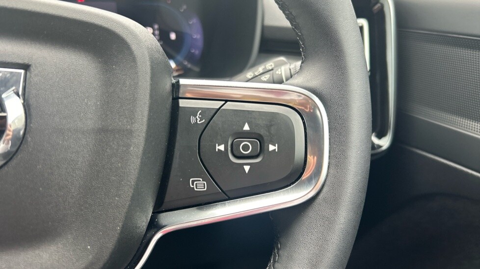 Used Volvo XC40 2023 for sale - 75992736: Photo 21