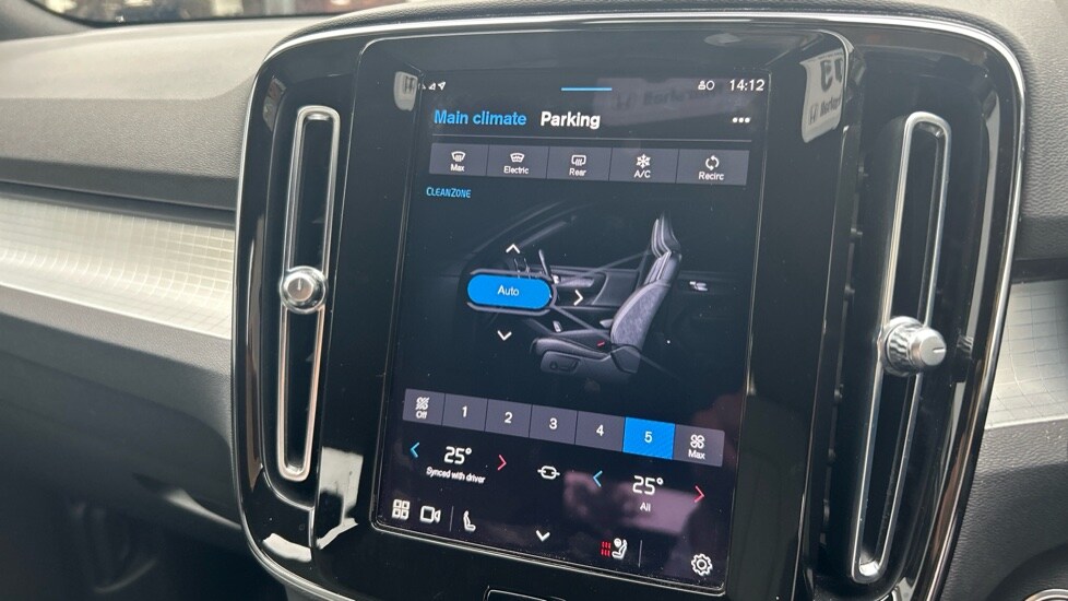 Used Volvo XC40 2023 for sale - 75992736: Photo 30