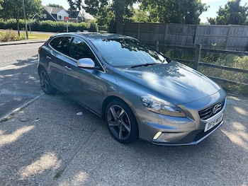 Used Volvo V40 2015 for sale - 79261215: Photo