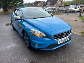 Used Volvo V40 2015 for sale - 79674465: Photo