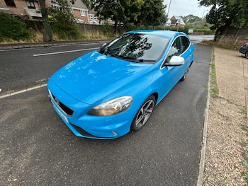 Used Volvo V40 2015 for sale - 79674465: Photo