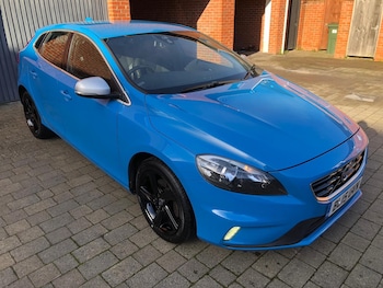 2015 (15) - D2 [120] R DESIGN Nav 5dr