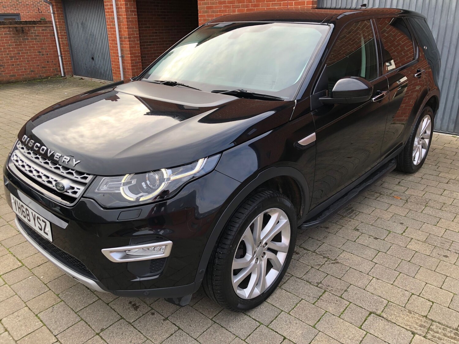 Used Land Rover Discovery Sport 2018 for sale - 76588225: Photo 2