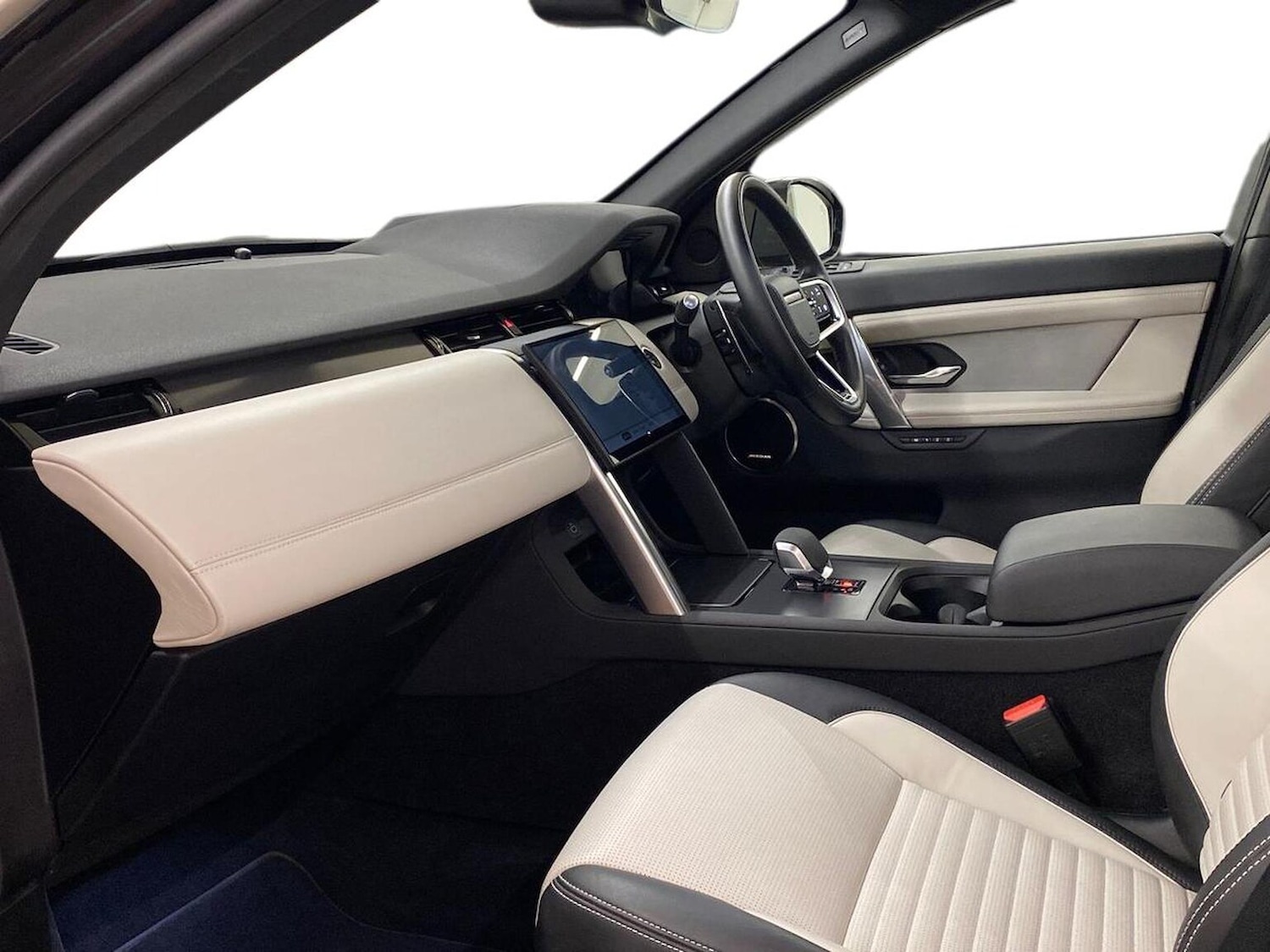 Used Land Rover Discovery Sport 2025 for sale - 76650250: Photo 3