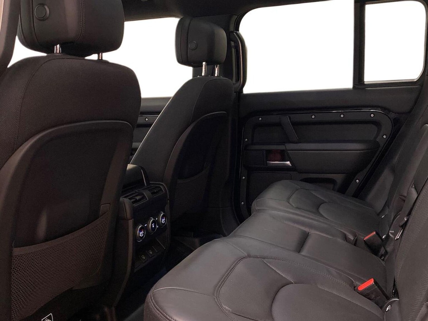 Used Land Rover Defender 2024 for sale - 77014907: Photo 6