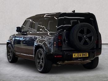 Used Land Rover Defender 2024 for sale - 76324600: Photo