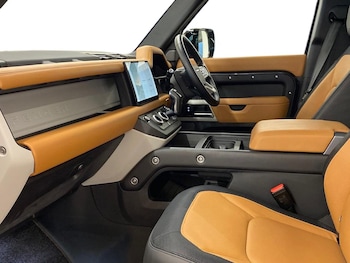 Used Land Rover Defender 2024 for sale - 76324600: Photo