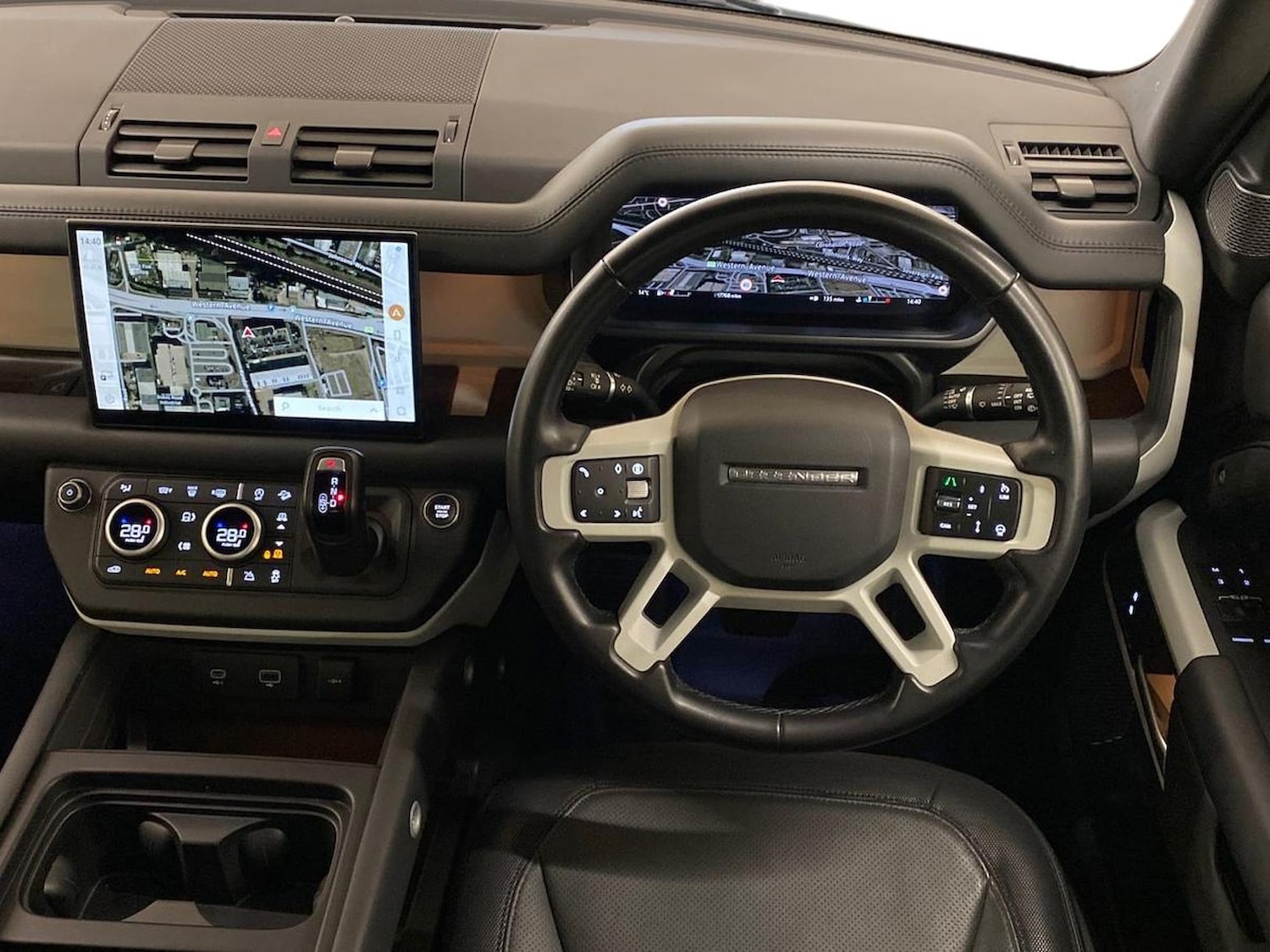 Used Land Rover Defender 2023 for sale - 76536649: Photo 15