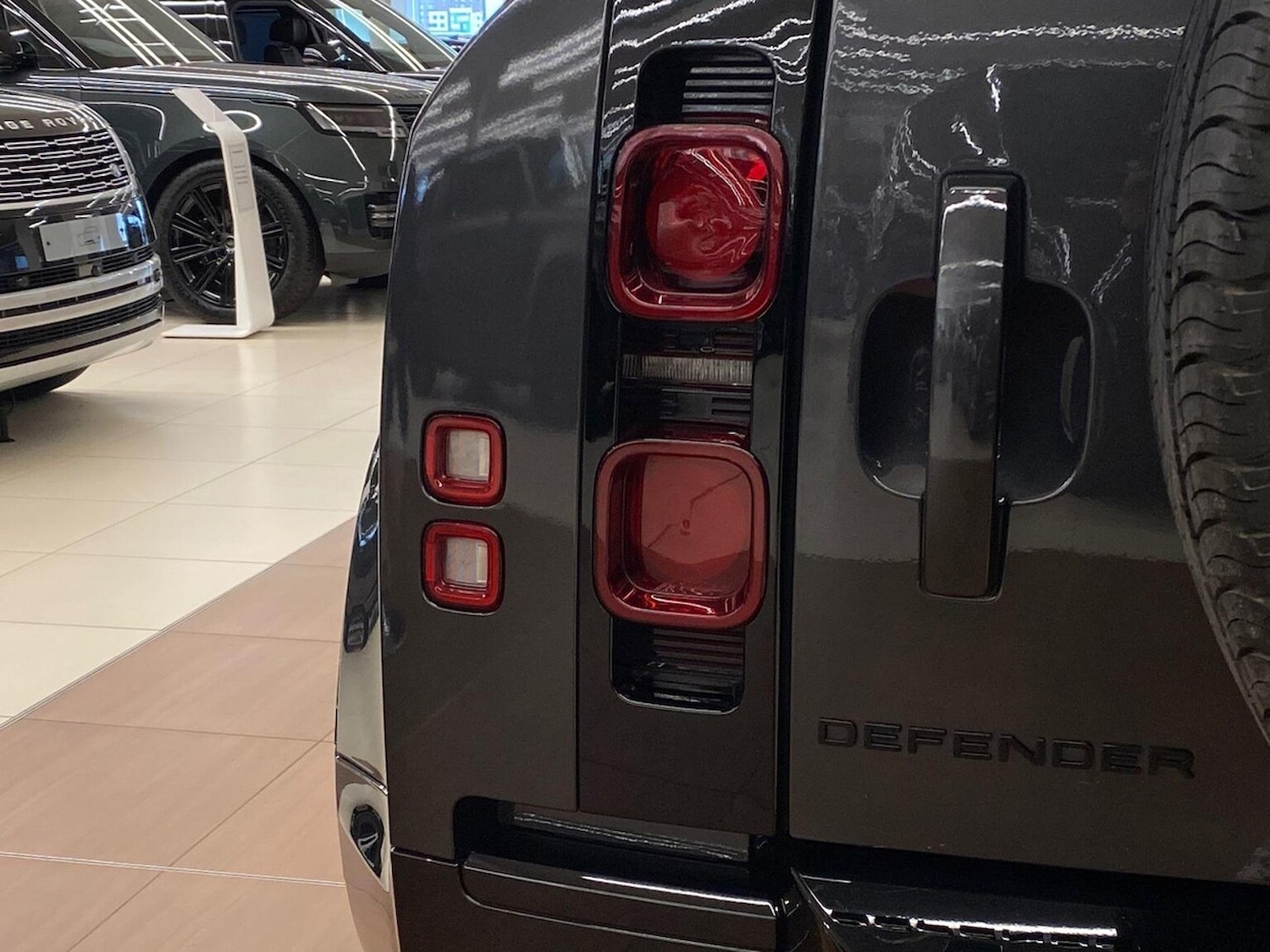 Used Land Rover Defender 2023 for sale - 76536649: Photo 19