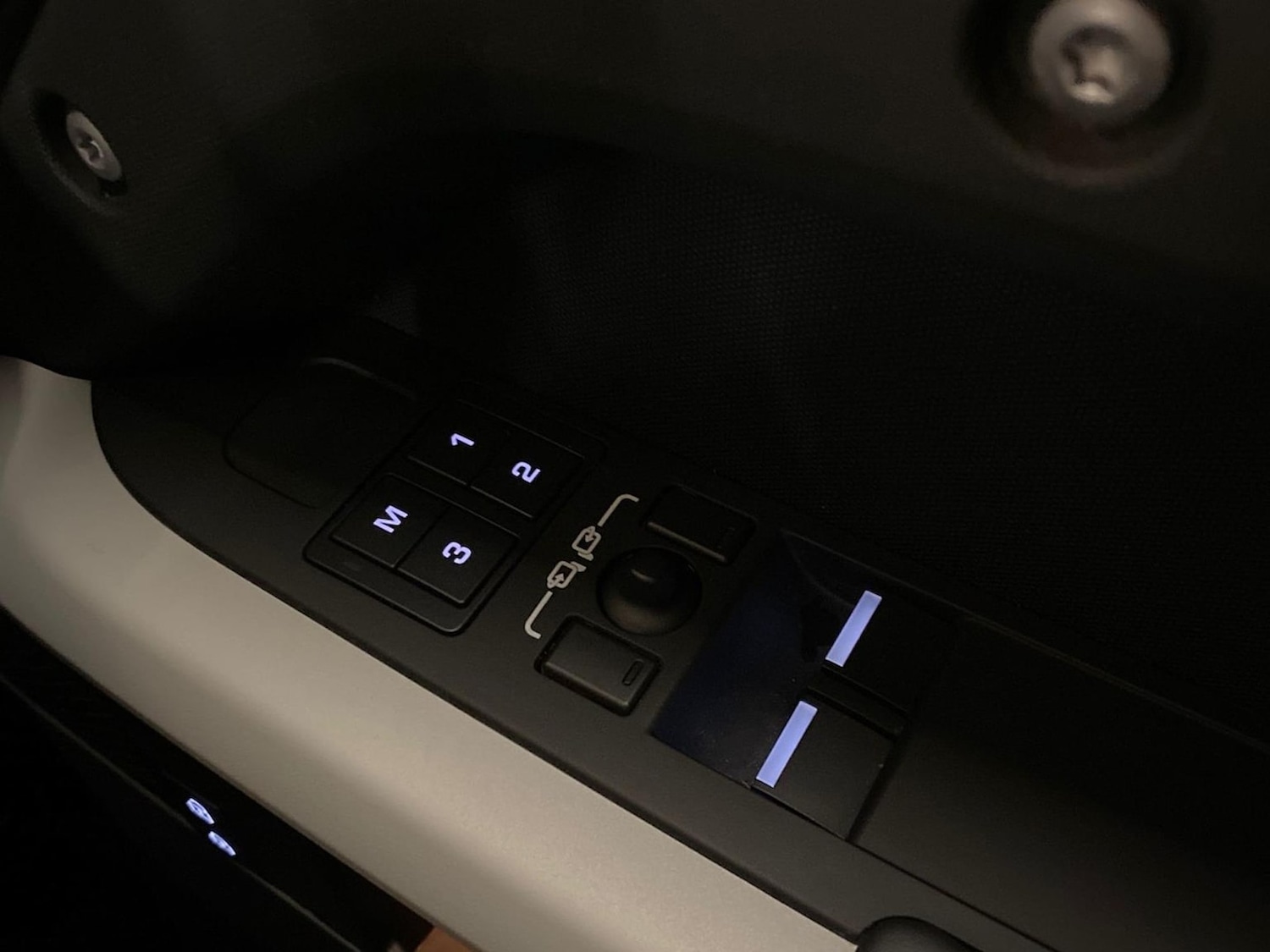 Used Land Rover Defender 2023 for sale - 76536649: Photo 25