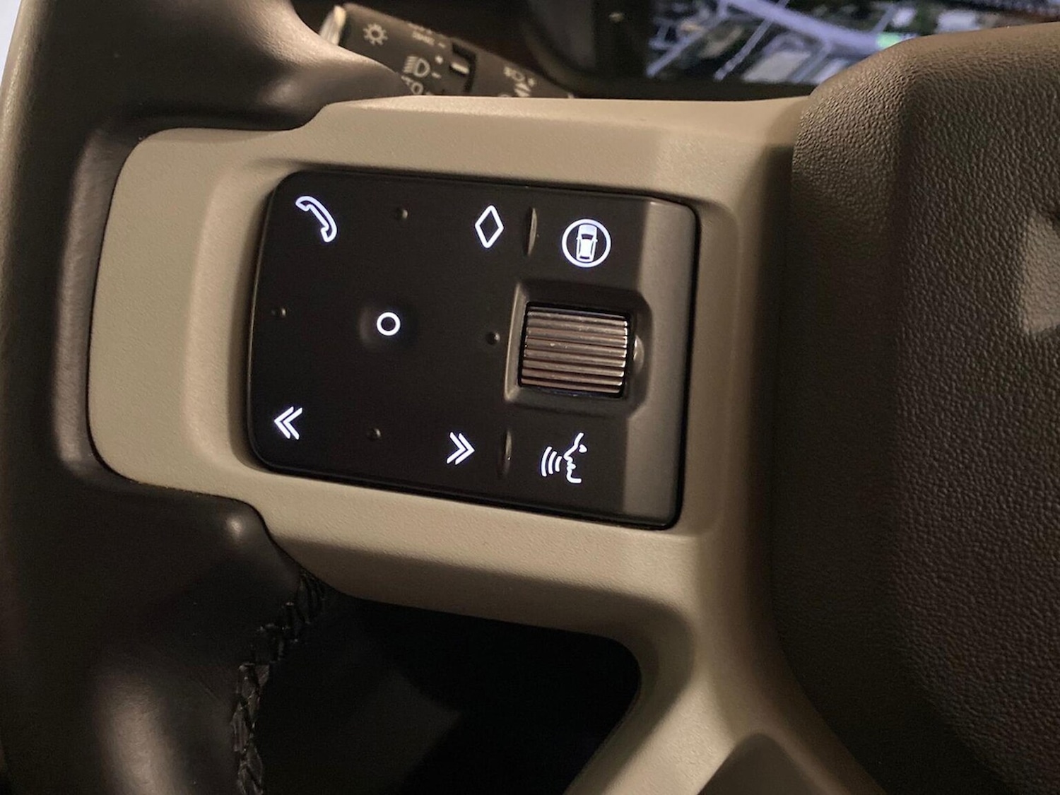 Used Land Rover Defender 2023 for sale - 76536649: Photo 36