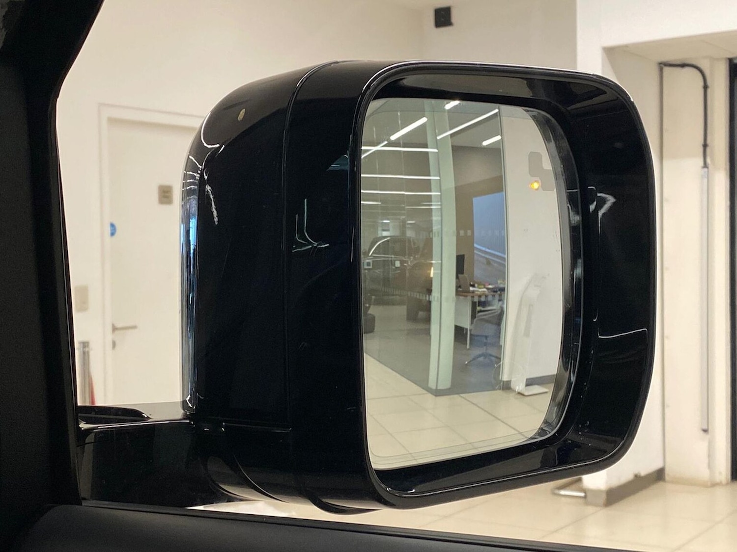 Used Land Rover Defender 2023 for sale - 76536649: Photo 37