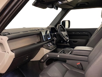 Used Land Rover Defender 2023 for sale - 76536649: Photo