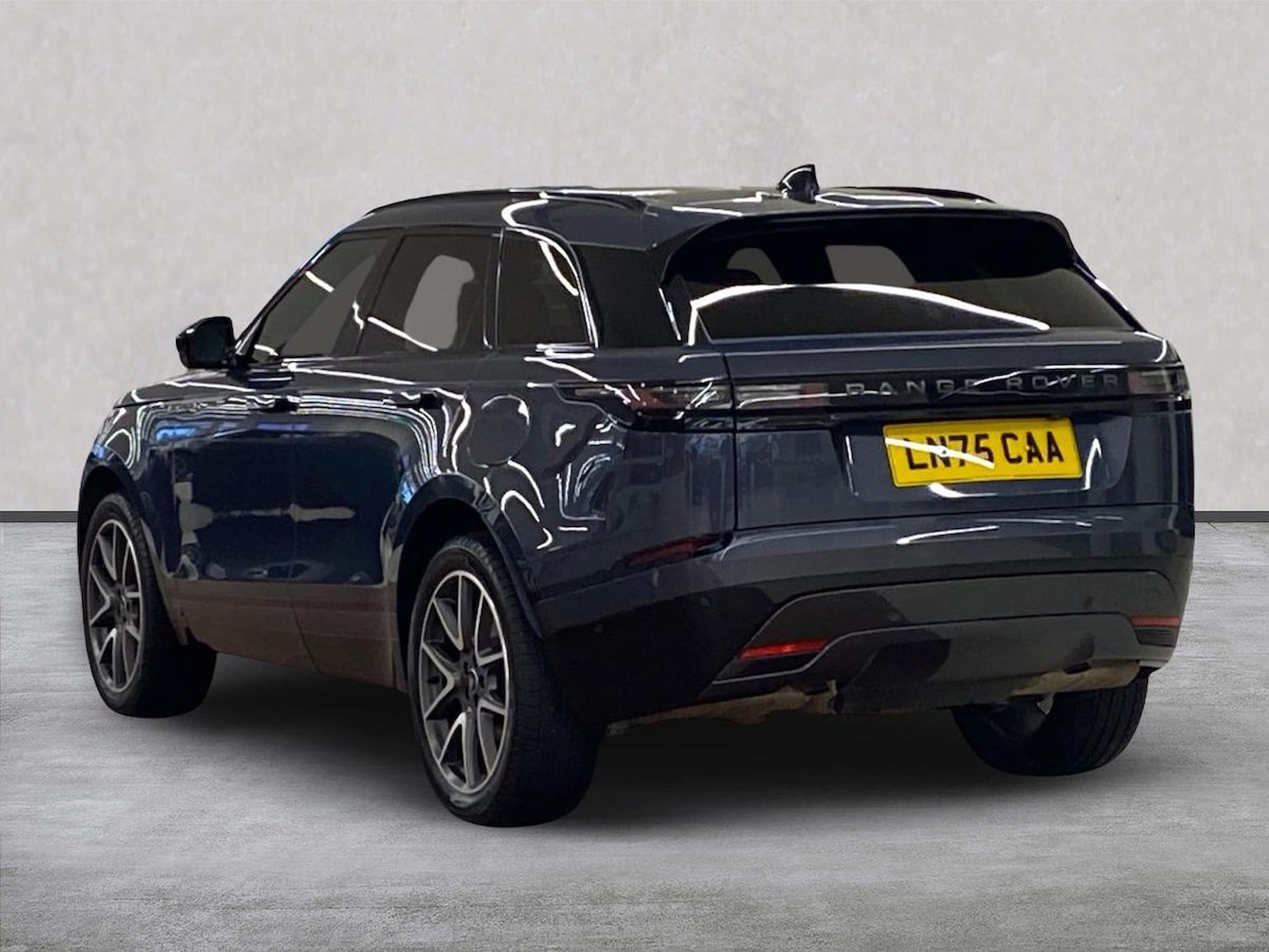 Used Land Rover Range Rover Velar 2025 for sale - 78191529: Photo 2