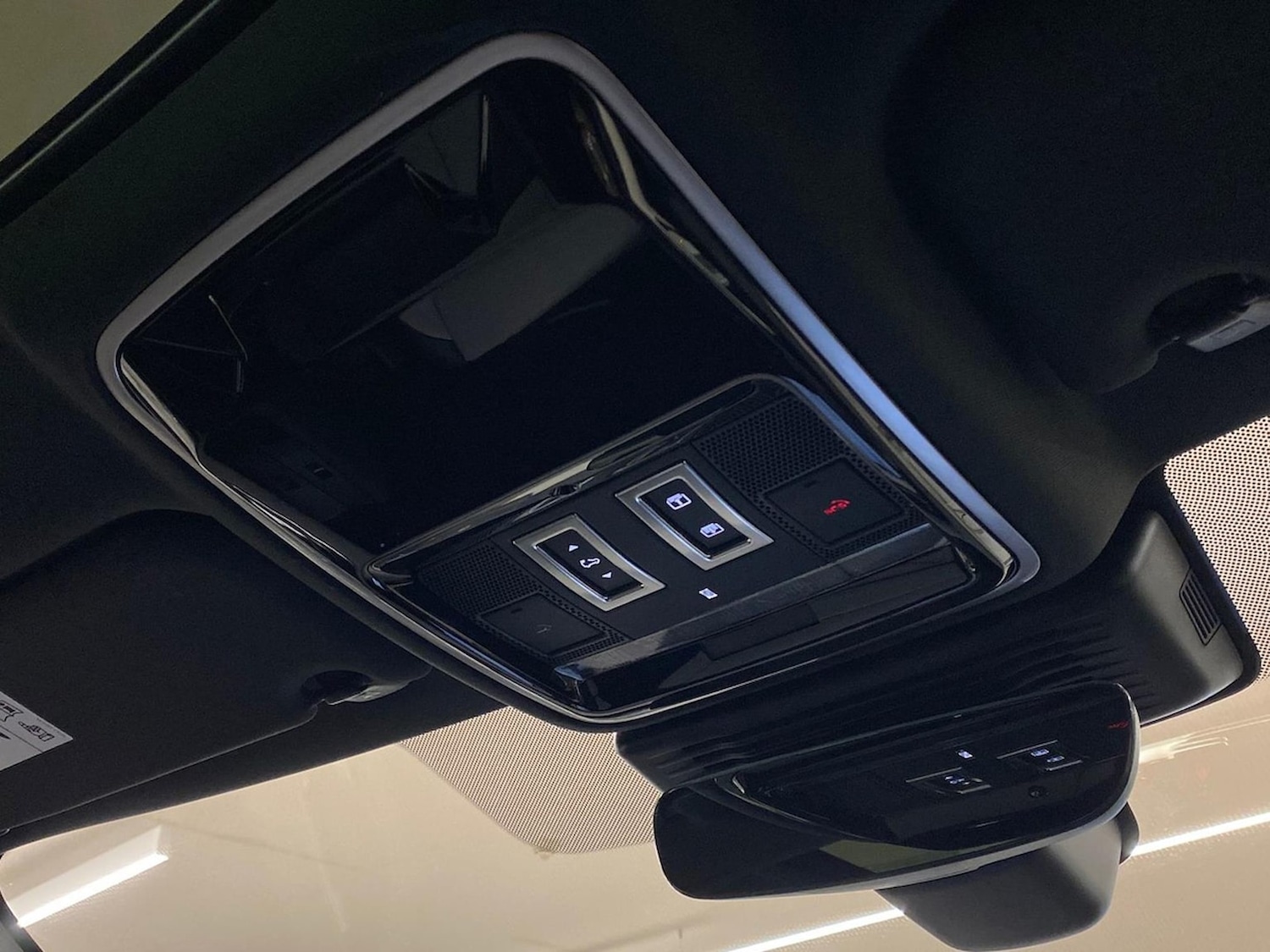 Used Land Rover Range Rover Velar 2025 for sale - 78191529: Photo 25