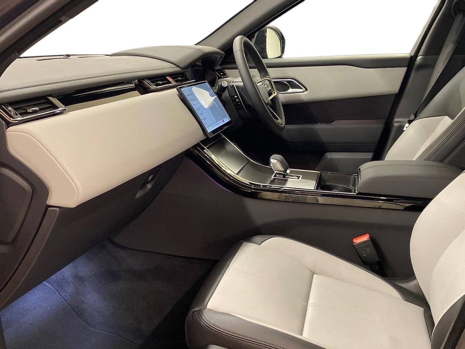 Used Land Rover Range Rover Velar 2025 for sale - 78191529: Photo 5