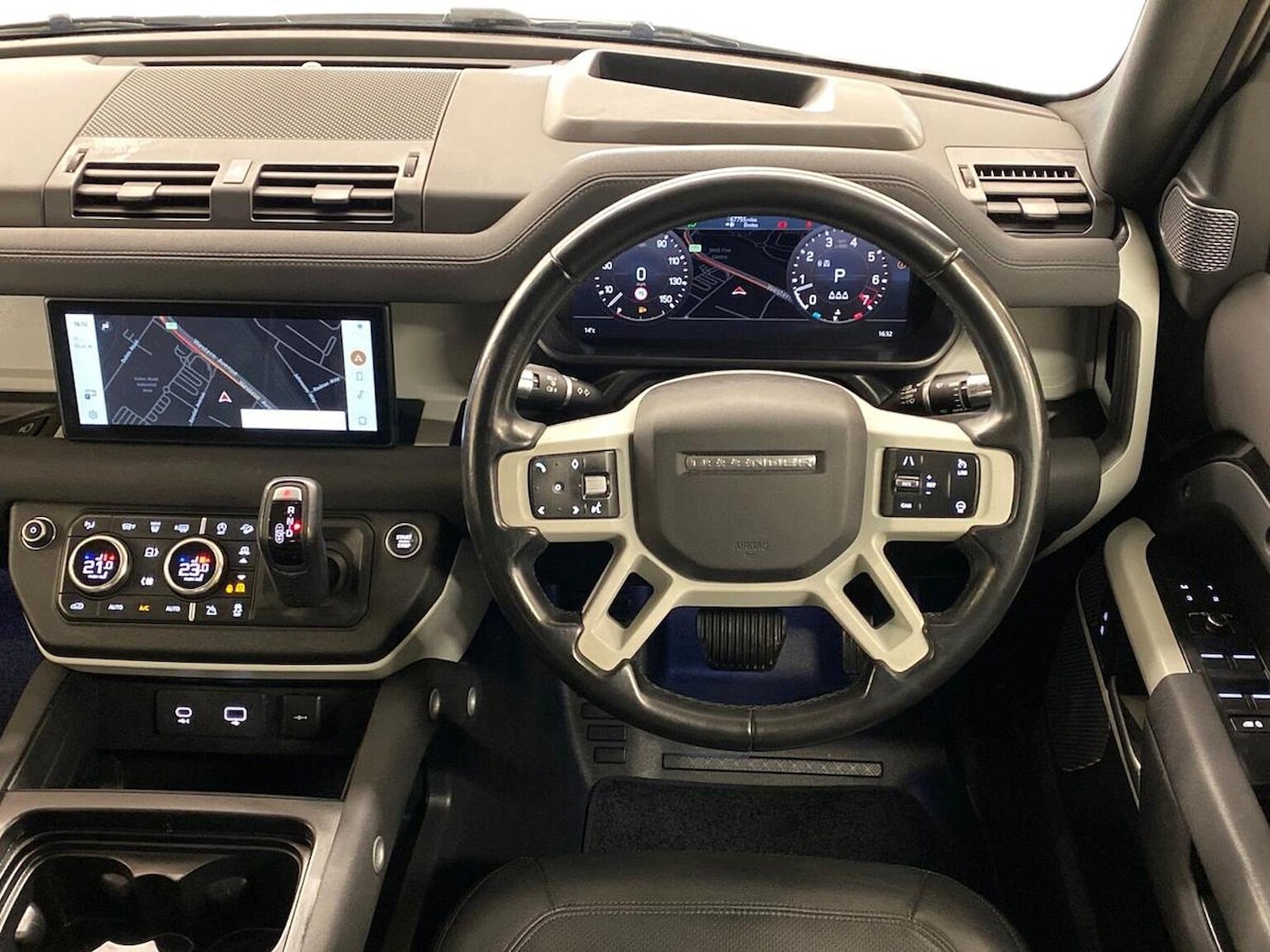 Used Land Rover Defender 2021 for sale - 76324616: Photo 15