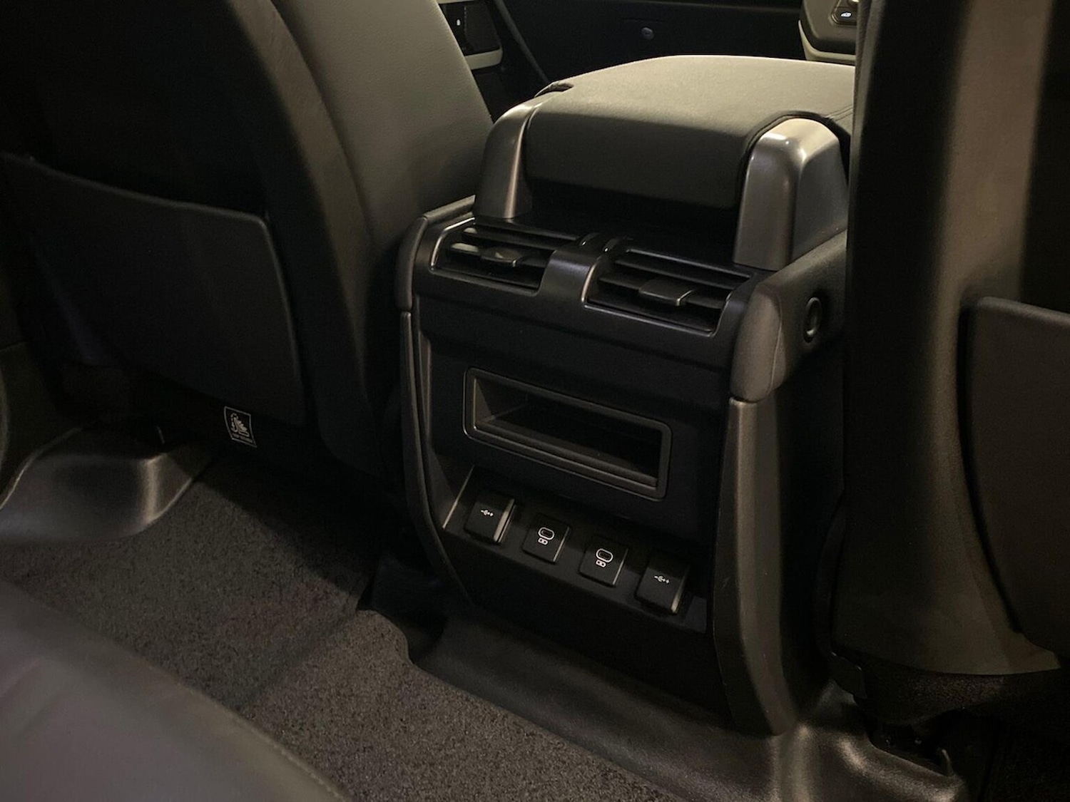 Used Land Rover Defender 2021 for sale - 76324616: Photo 18