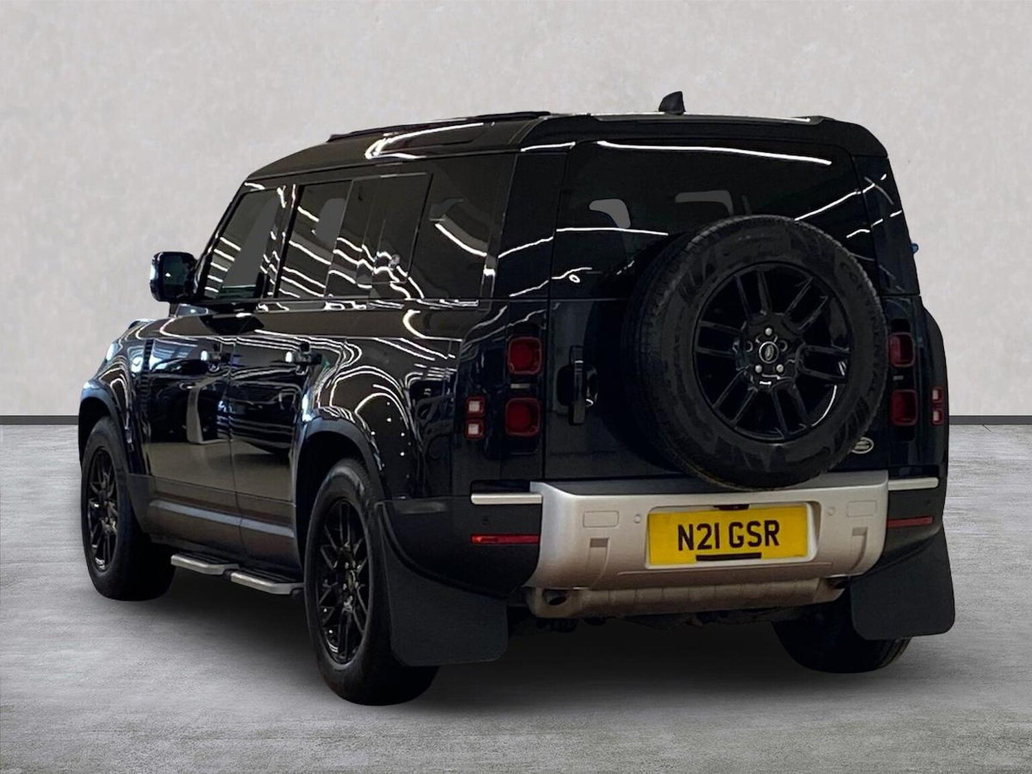 Used Land Rover Defender 2021 for sale - 76324616: Photo 2