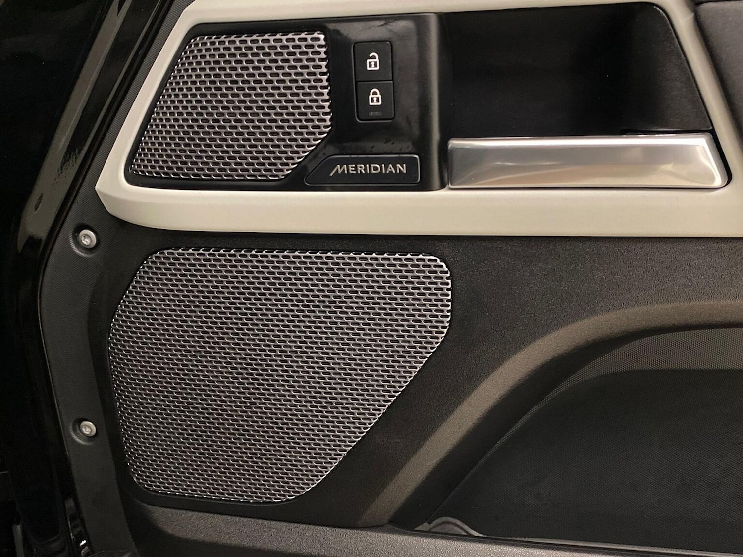 Used Land Rover Defender 2021 for sale - 76324616: Photo 24