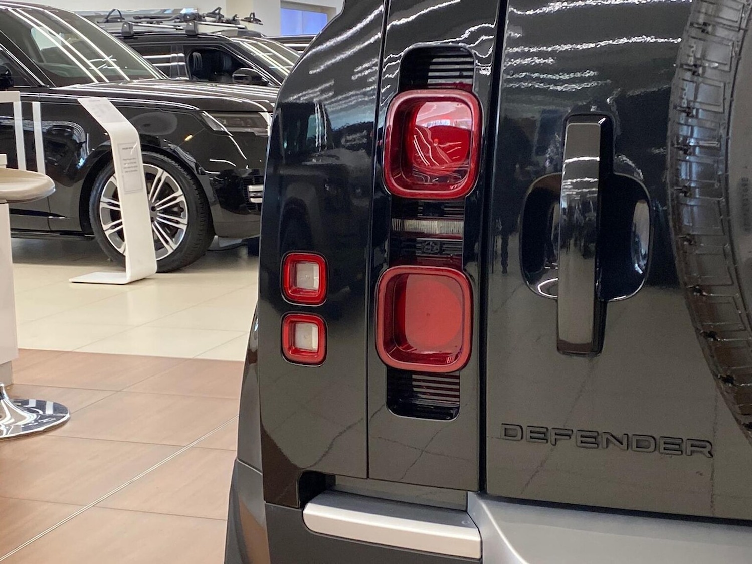 Used Land Rover Defender 2021 for sale - 76324616: Photo 26