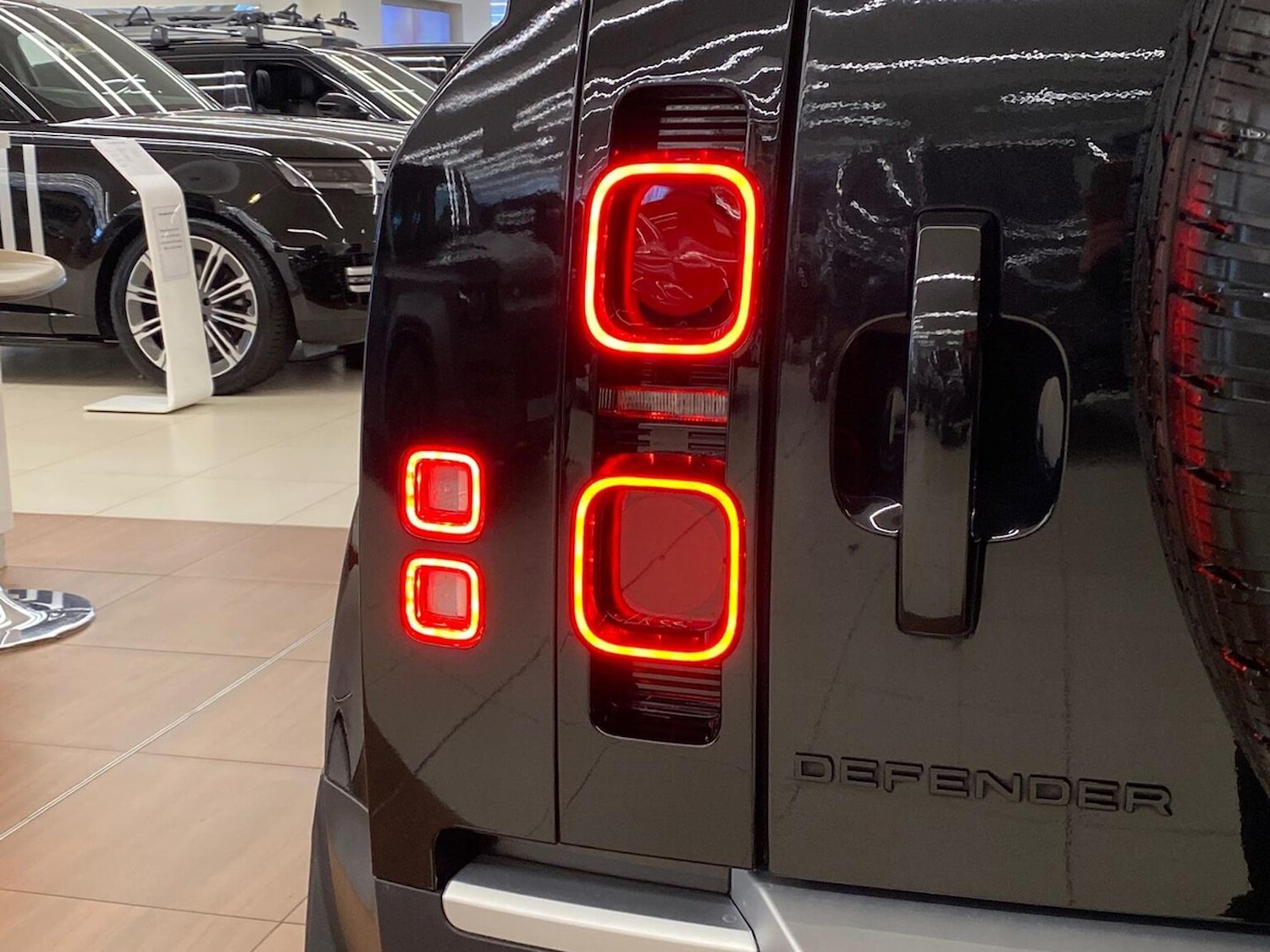 Used Land Rover Defender 2021 for sale - 76324616: Photo 40